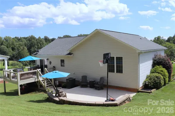2135 Olde Farm RD SE, Hudson, NC 28638
