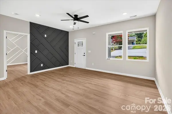 126 Aspen ST, Yadkinville, NC 27055