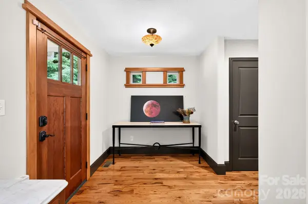 15 Riverlink LN, Asheville, NC 28806