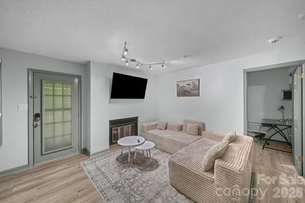 503 Gooseneck DR #B2, Cary, NC 27513