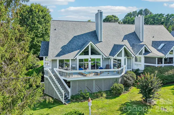 146 Overlook DR, Flat Rock, NC 28731