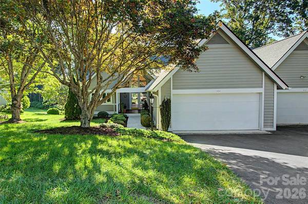 104 Overlook DR, Flat Rock, NC 28731