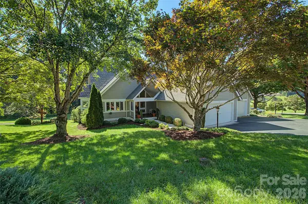 104 Overlook DR, Flat Rock, NC 28731