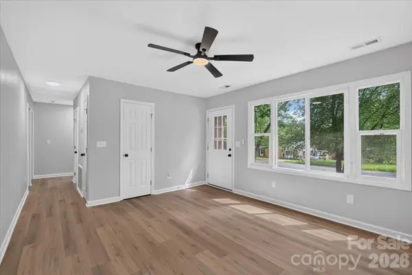 9828 Starwood DR, Charlotte, NC 28215