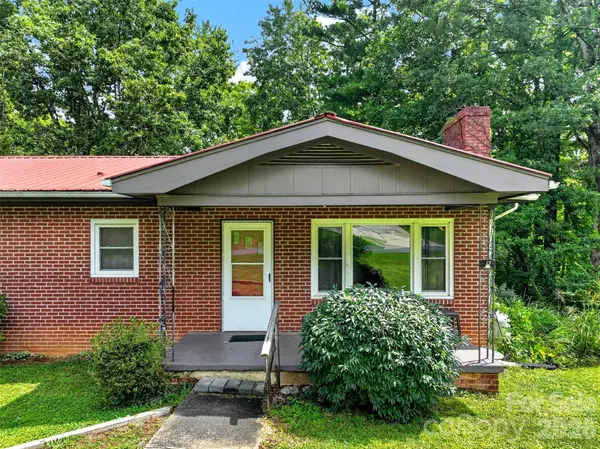 2 White Oak RD, Arden, NC 28704
