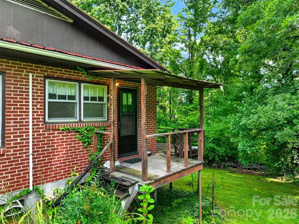 2 White Oak RD, Arden, NC 28704