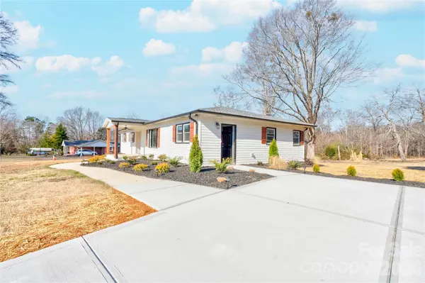 226 Hardin CIR, Grover, NC 28073