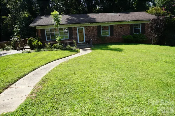 5214 Northview DR, Hickory, NC 28601