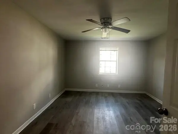 910 Linwood RD, Gastonia, NC 28052