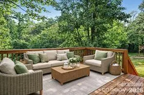 131 Little Forest LN, Statesville, NC 28625