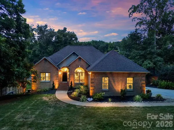 388 Ponderosa CIR, Mooresville, NC 28117