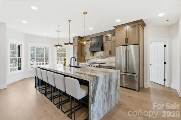 388 Ponderosa CIR, Mooresville, NC 28117