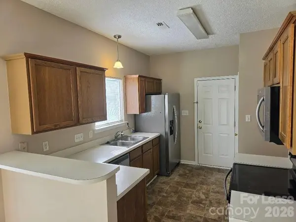 5325 Timbertop LN, Charlotte, NC 28215