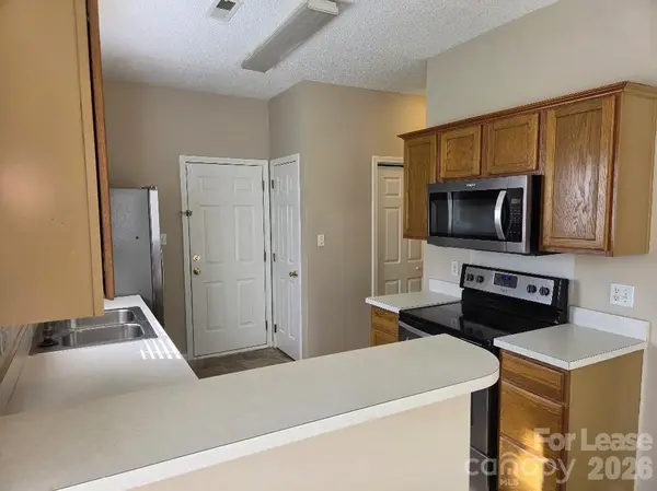 5325 Timbertop LN, Charlotte, NC 28215