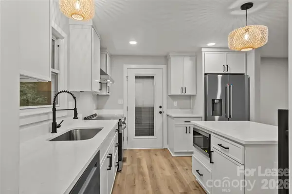 562 Barrington PL NW, Concord, NC 28027