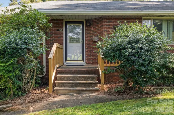 1105 Graystone DR, Winston Salem, NC 27105