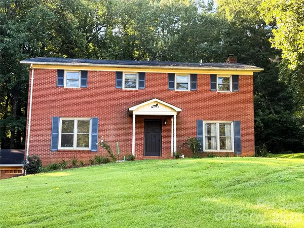 301 Starmount DR, Statesville, NC 28677