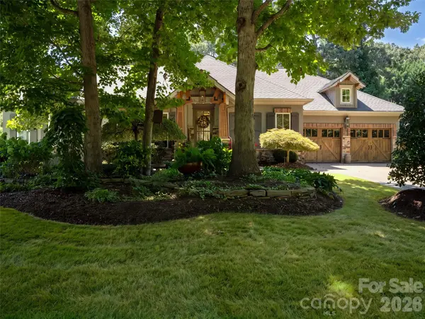 54 Mountain DR, Biltmore Lake, NC 28715