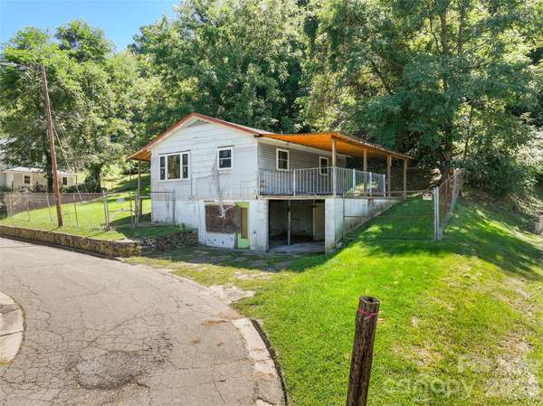24 Vine ST, Canton, NC 28716