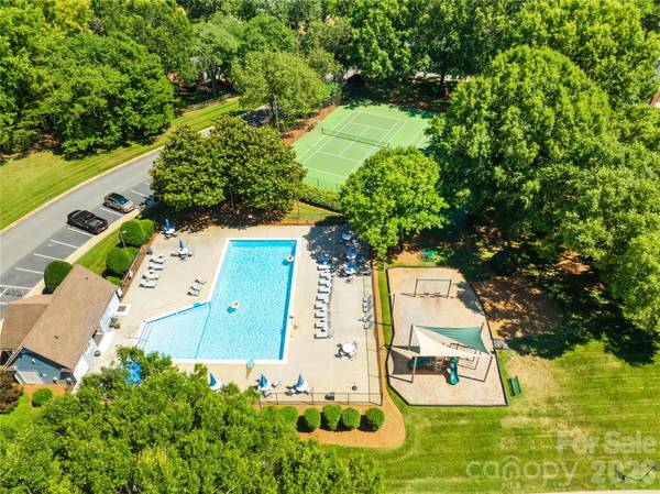 141 Ashford Hollow LN, Mooresville, NC 28117