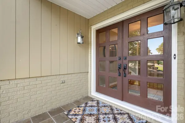 2015 12th Street DR NW, Hickory, NC 28601