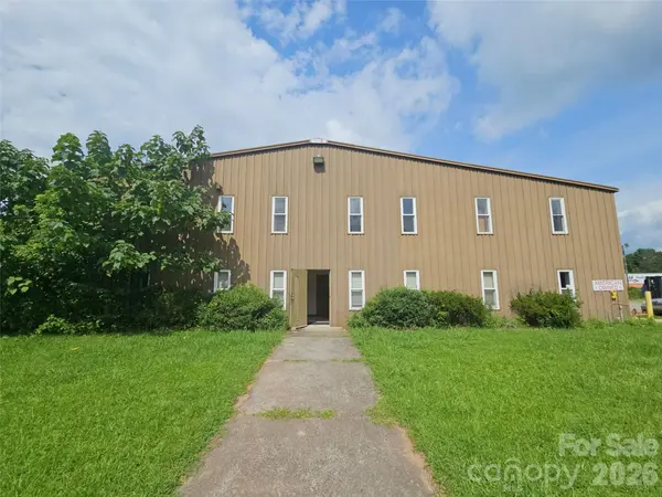 522 Buckeye Access RD, Swannanoa, NC 28778