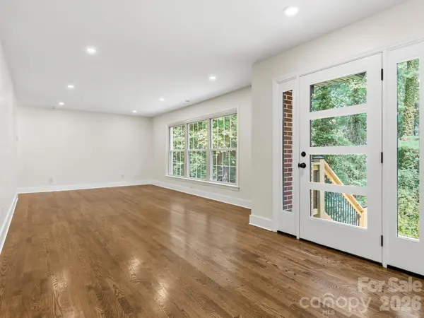 340 School RD, Asheville, NC 28806
