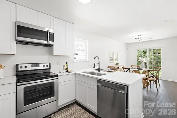 913 Tennyson DR, Charlotte, NC 28208