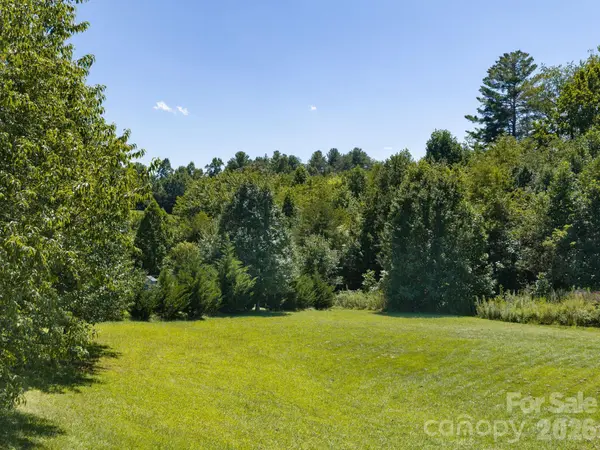 23 Ridge Glen LN, Leicester, NC 28748