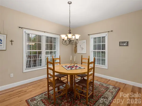 4 Lancaster LN, Weaverville, NC 28787