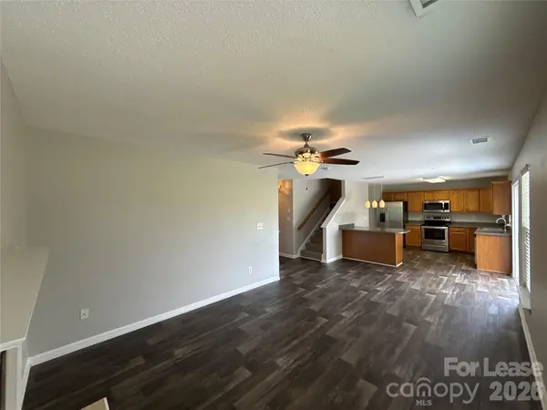 1032 Meadowbrook LN SW, Charlotte, NC 28027