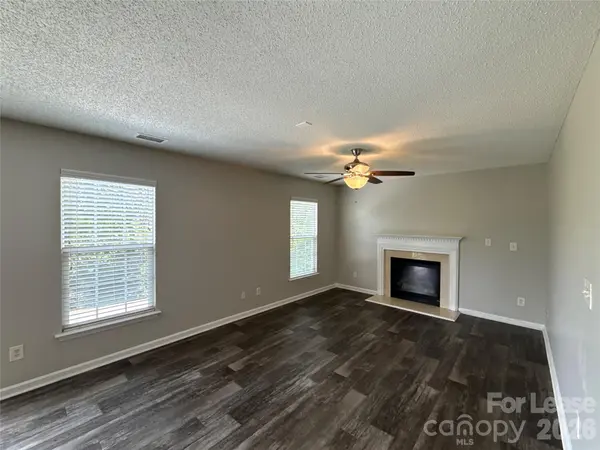 1032 Meadowbrook LN SW, Charlotte, NC 28027