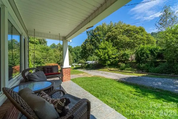 80 Nature LN, Waynesville, NC 28786