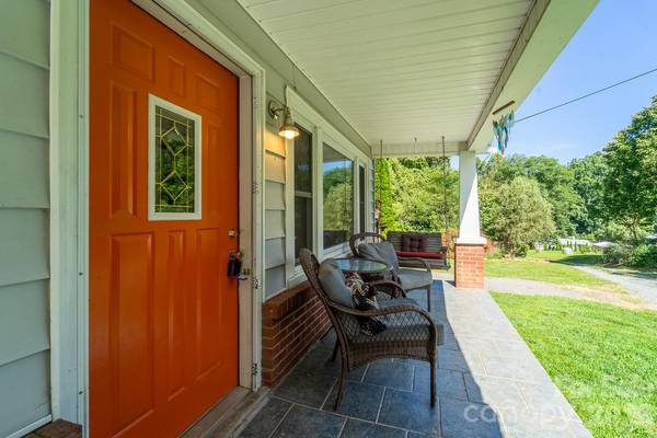 80 Nature LN, Waynesville, NC 28786