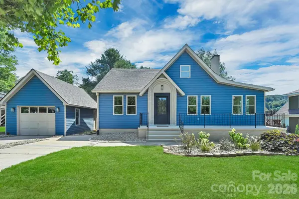 34 Long View DR, Burnsville, NC 28714