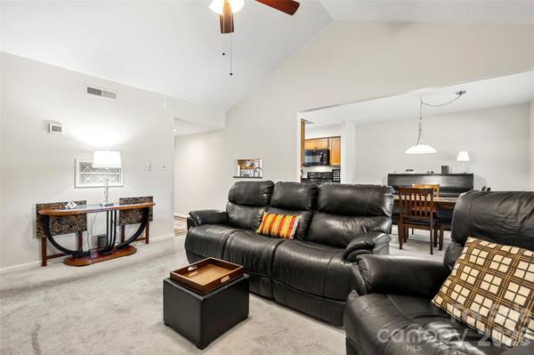 7912 Greenside CT, Charlotte, NC 28277