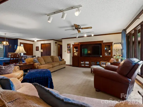 343 White Pine DR, Fletcher, NC 28732