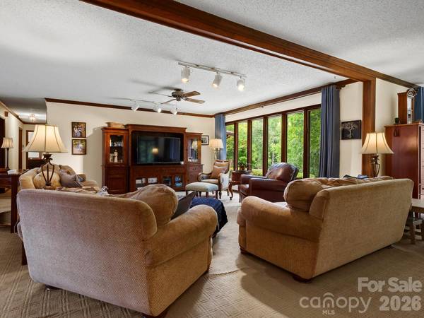 343 White Pine DR, Fletcher, NC 28732
