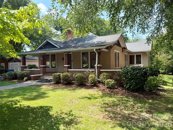 123 S Sycamore ST, Mooresville, NC 28115