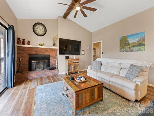 182 Allison DR, Maggie Valley, NC 28751