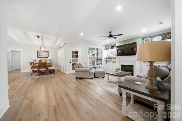 531 Buckview LN, Elgin, SC 29045