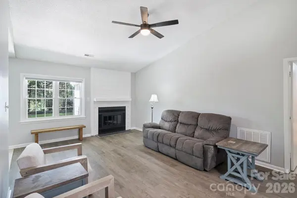 6422 Pineburr RD, Charlotte, NC 28211