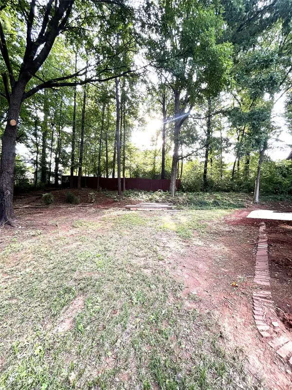 1725 Van Dyke DR, Charlotte, NC 28213
