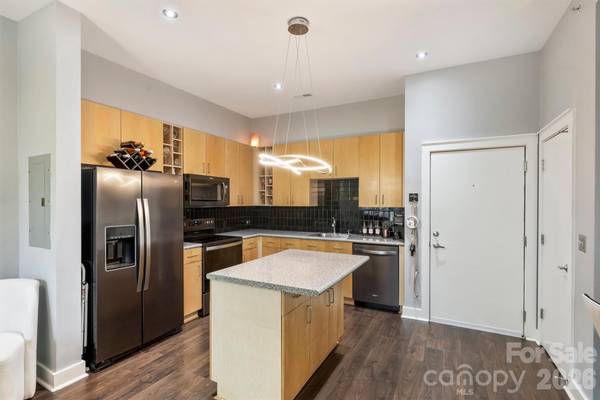 694 N Davidson ST, Charlotte, NC 28202