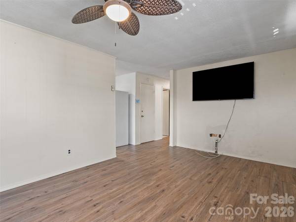 83 Rocky ST, Canton, NC 28716