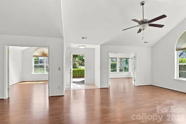 821 Ledgestone CT, Tega Cay, SC 29708