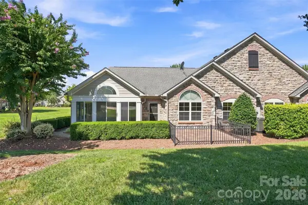 821 Ledgestone CT, Tega Cay, SC 29708