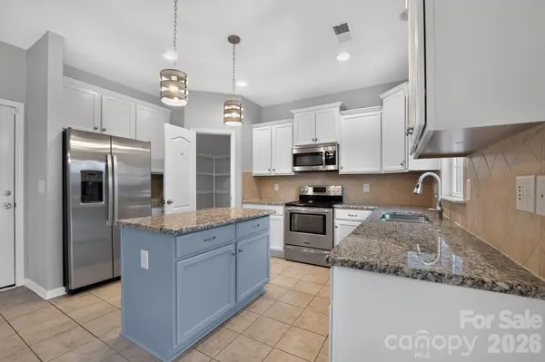 8224 Kelburn LN, Charlotte, NC 28273