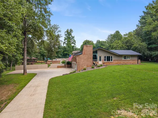 202 Legion RD, Hudson, NC 28638