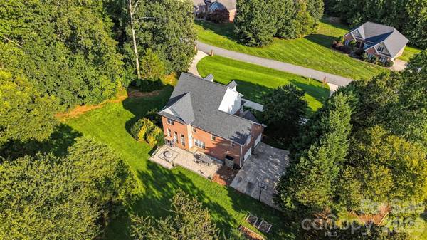 1221 Willow Creek DR, Newton, NC 28658
